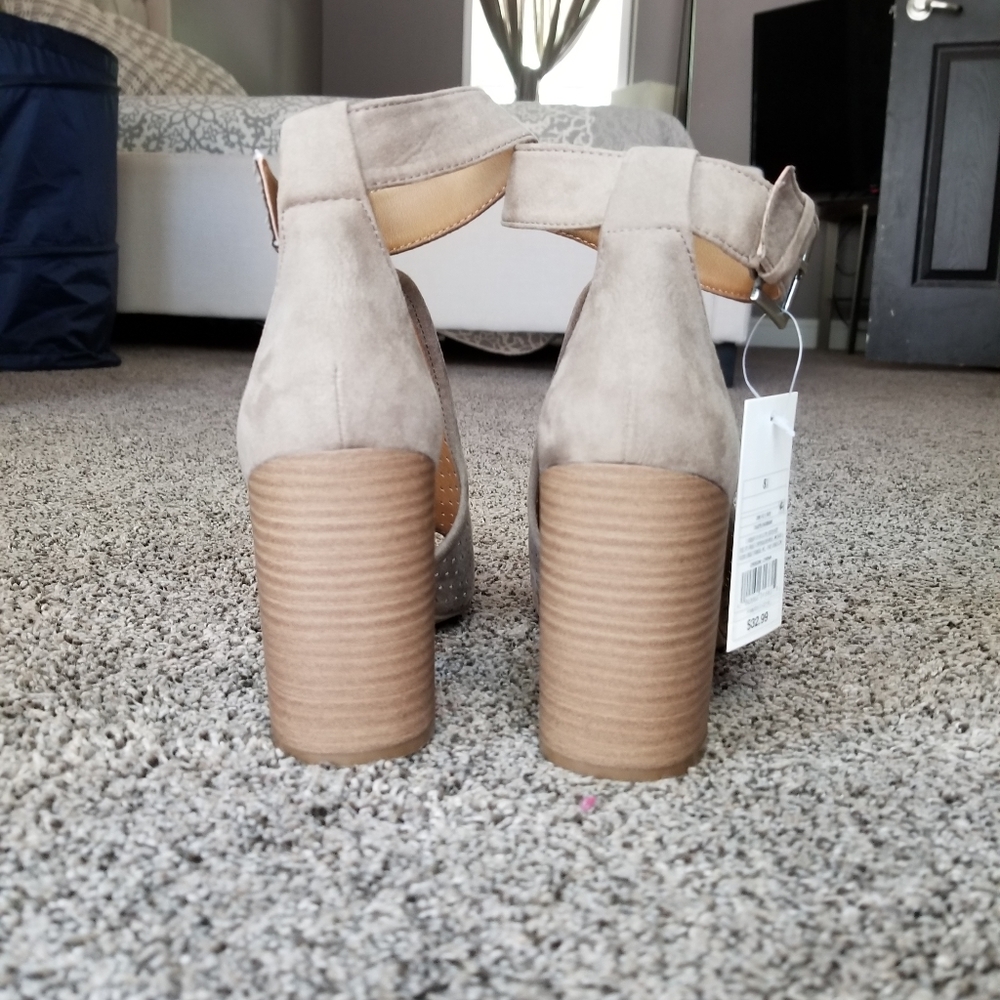 NWTUniversal Thread | Hannah Microsuede Block Heel - Picture 2 of 4
